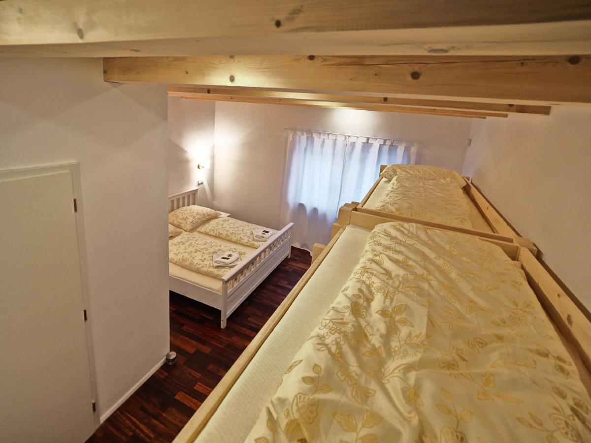 Habánská, Celý Dům